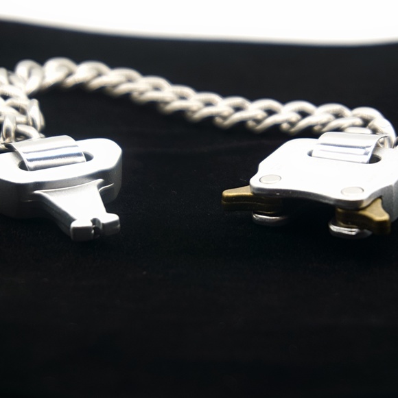 1017 ALYX 9SM Silver Buckle Bracelet - Picture 4 of 9